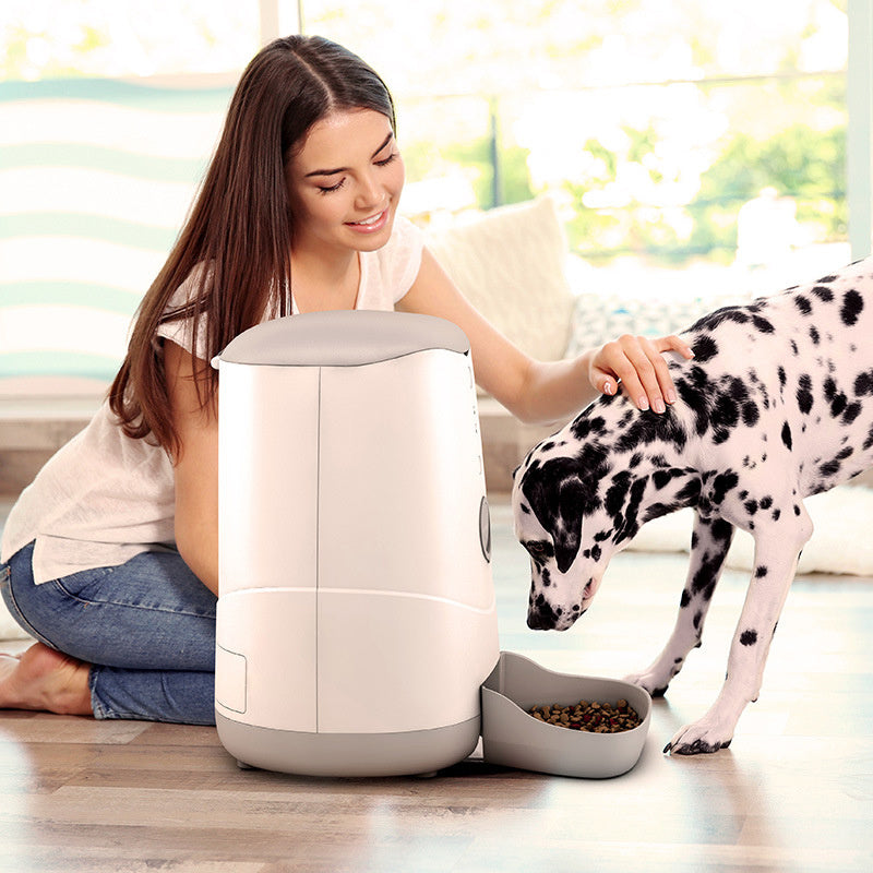 Pet smart feeder with built-in camera and USB power interface, ideal for remote pet feeding and monitoring. Features DC 5V 1A input and ≤2W power usage.