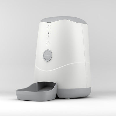 Pet smart feeder with built-in camera and USB power interface, ideal for remote pet feeding and monitoring. Features DC 5V 1A input and ≤2W power usage.